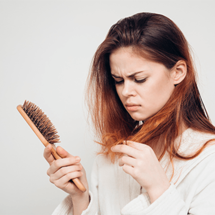 ¿Se te cae el pelo en otoño? Rutinas y tratamiento anticaída